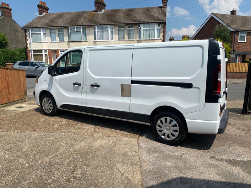 VAUXHALL VIVARO