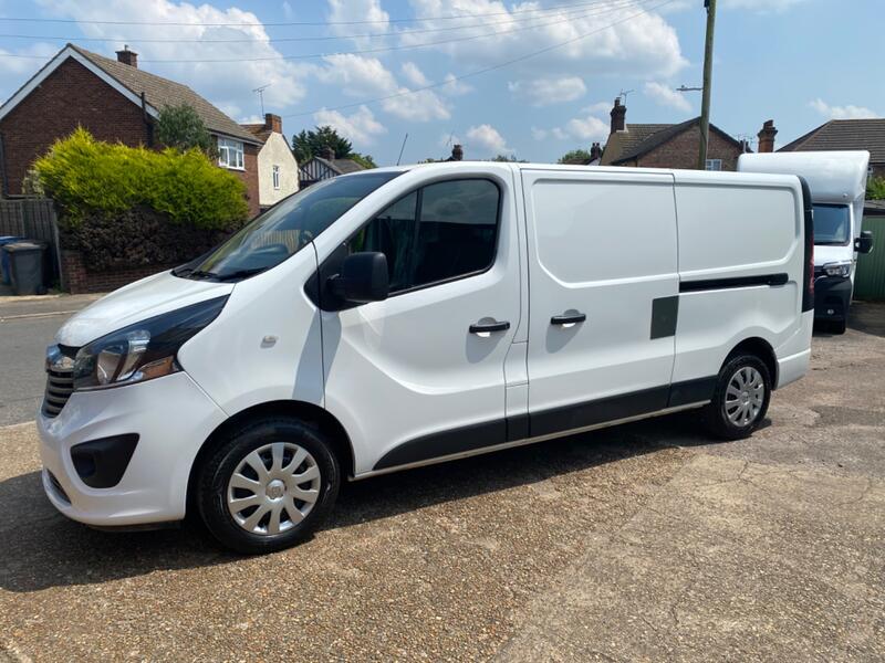 VAUXHALL VIVARO