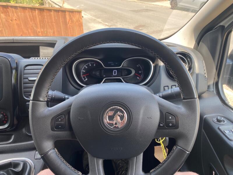 VAUXHALL VIVARO