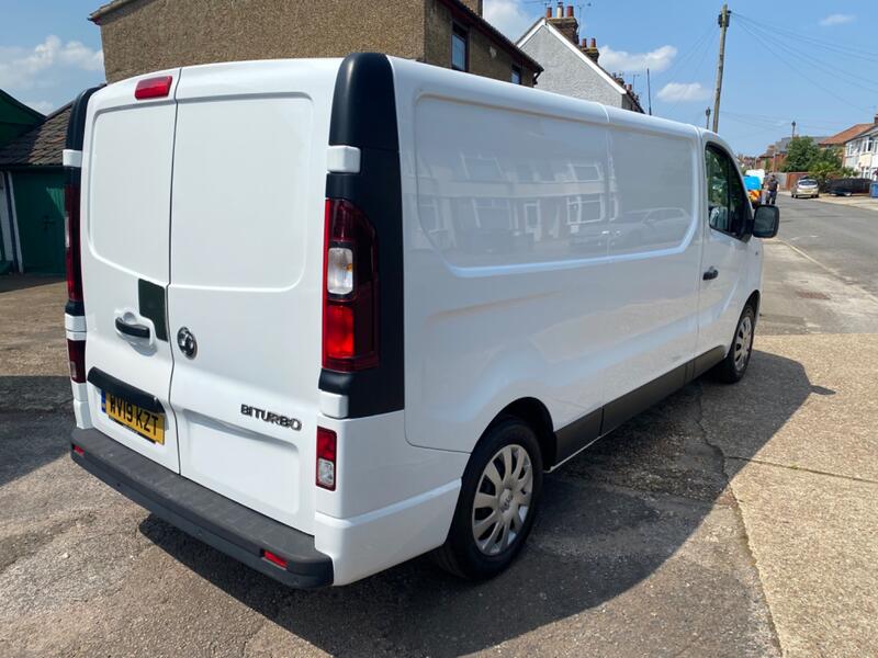 VAUXHALL VIVARO