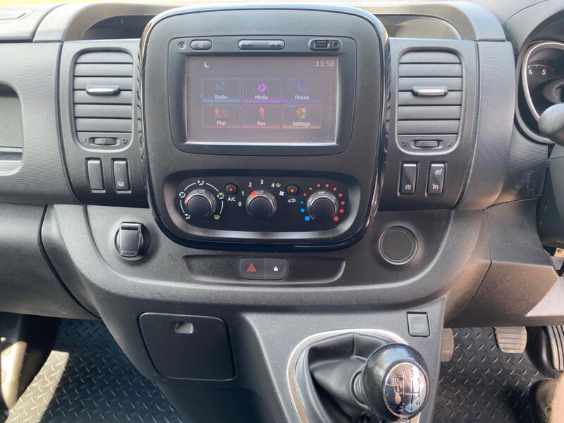 VAUXHALL VIVARO
