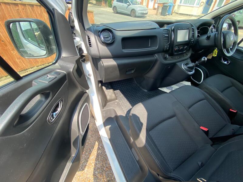 VAUXHALL VIVARO