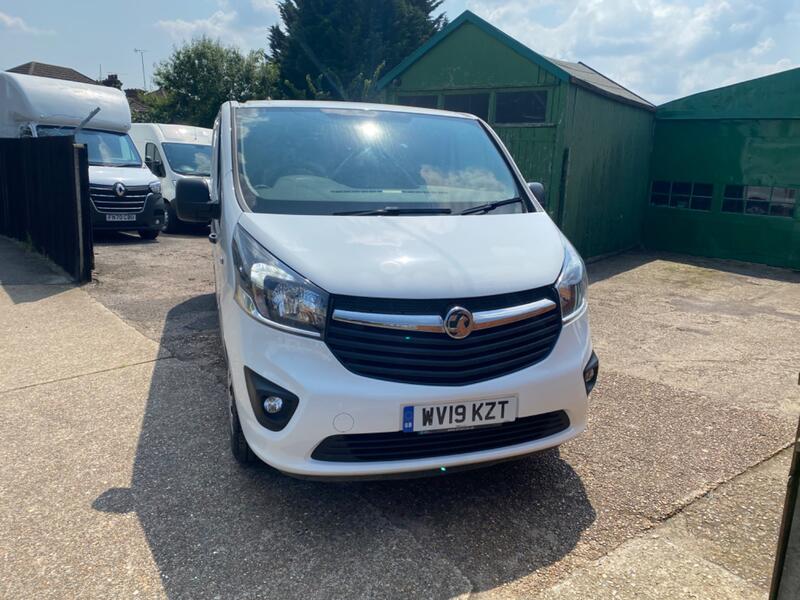 VAUXHALL VIVARO