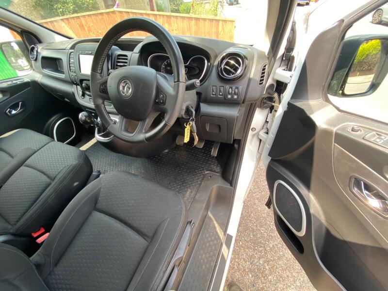 VAUXHALL VIVARO