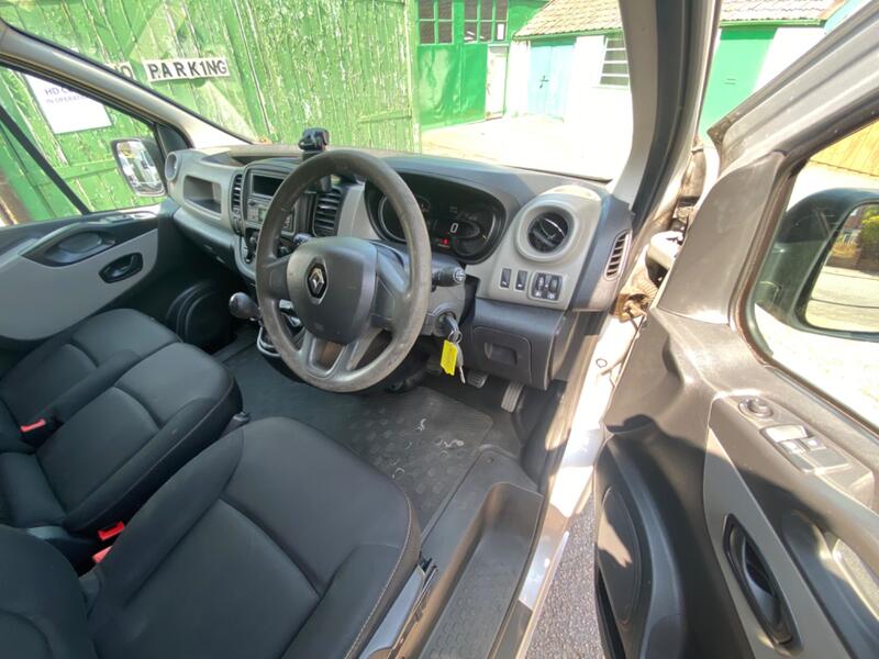 RENAULT TRAFIC