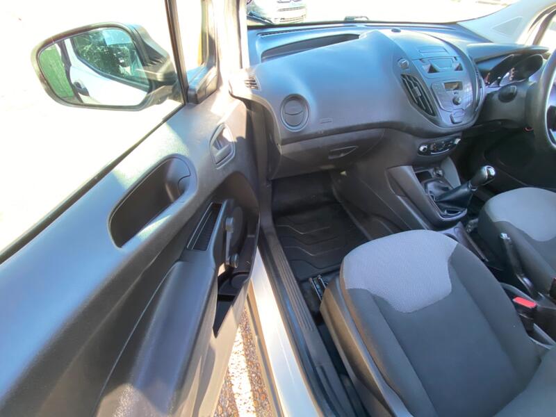 FORD TRANSIT COURIER
