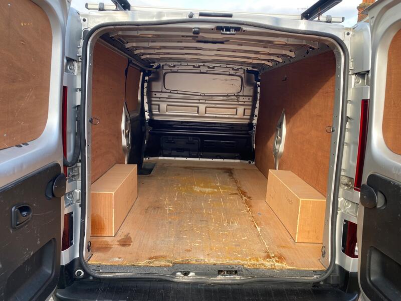 RENAULT TRAFIC