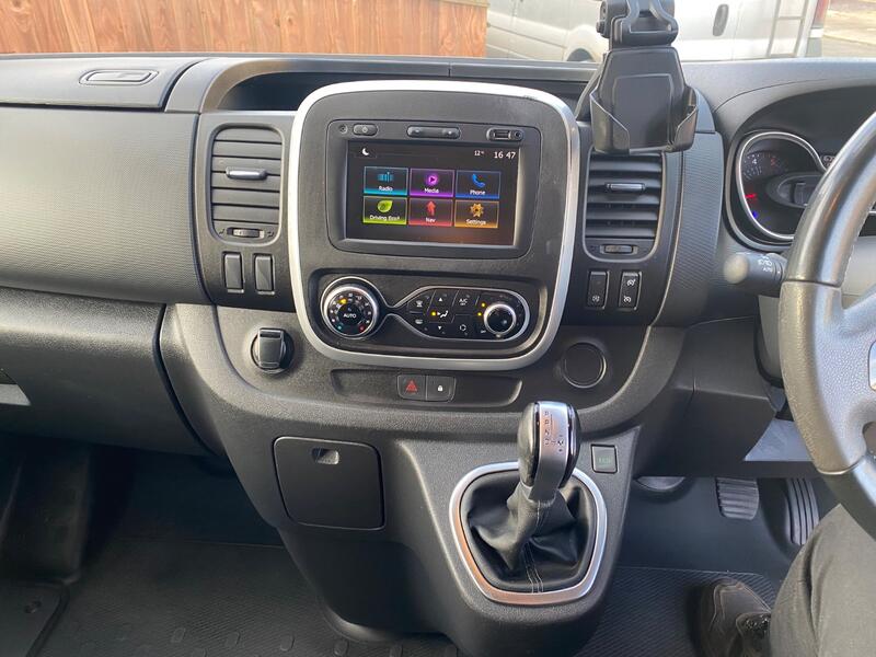 RENAULT TRAFIC
