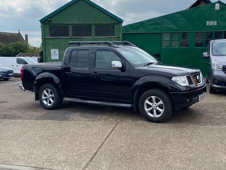 NISSAN NAVARA 2.5 dCi Long Way Down