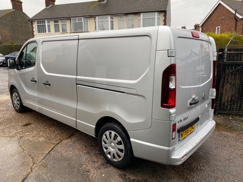 VAUXHALL VIVARO