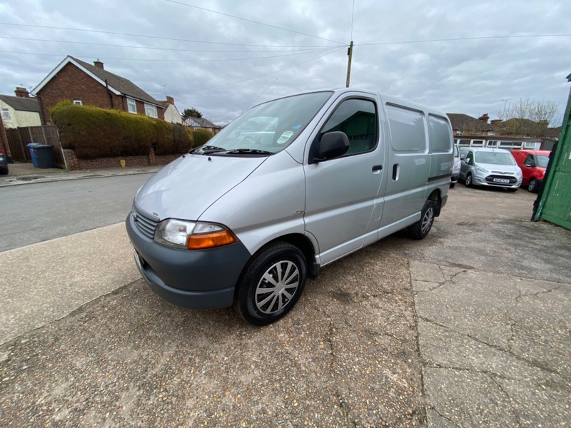 TOYOTA HIACE