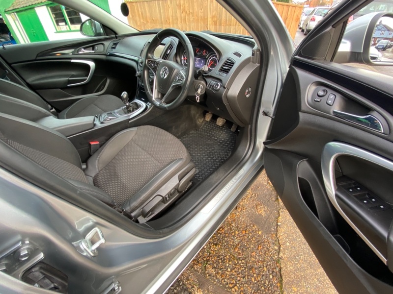 VAUXHALL INSIGNIA