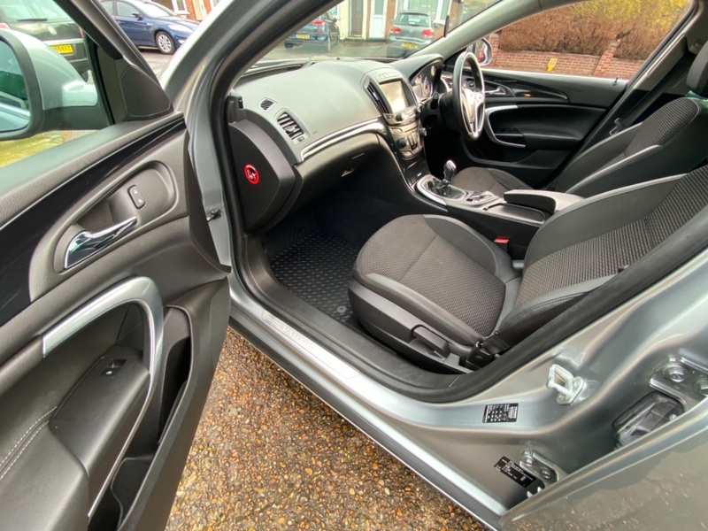 VAUXHALL INSIGNIA