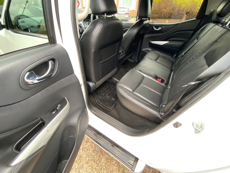 NISSAN NAVARA