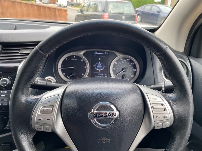 NISSAN NAVARA