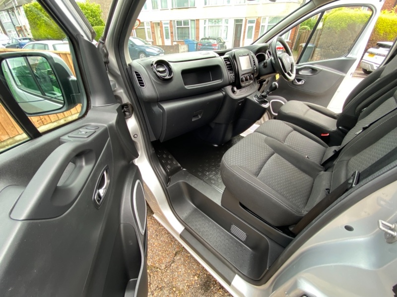 VAUXHALL VIVARO