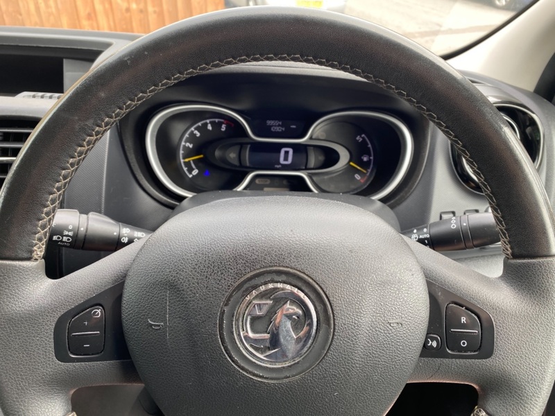 VAUXHALL VIVARO
