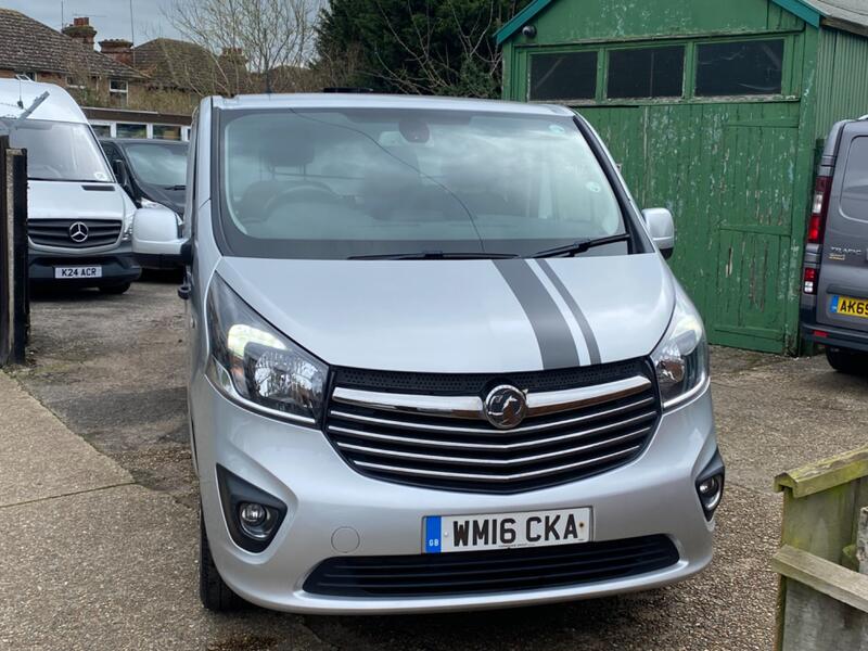 VAUXHALL VIVARO