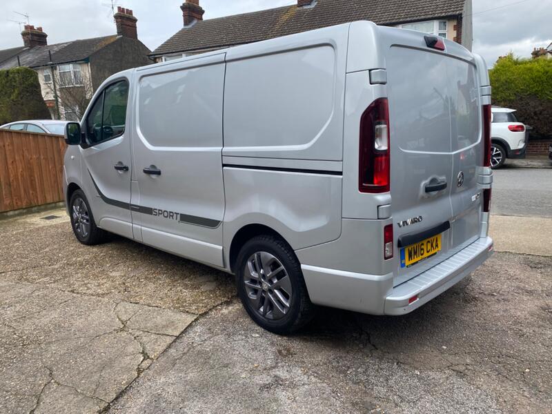 VAUXHALL VIVARO