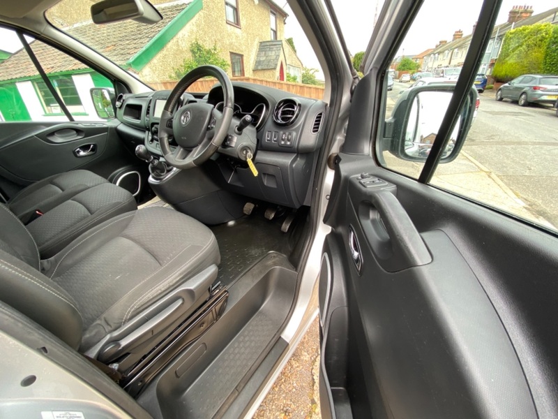 VAUXHALL VIVARO