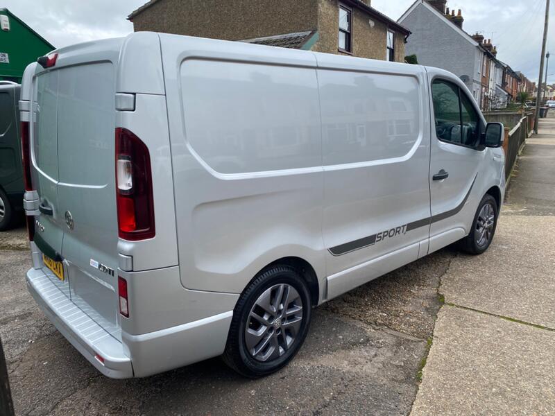 VAUXHALL VIVARO