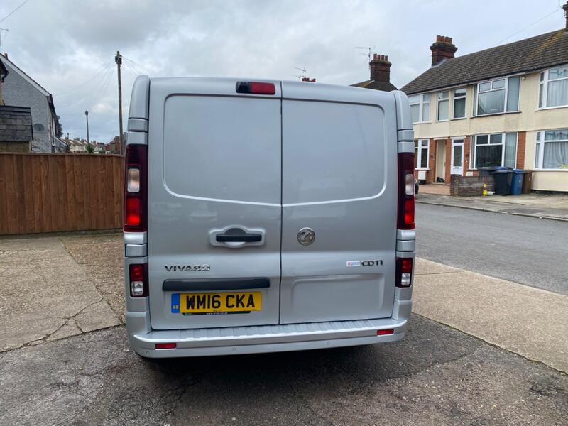 VAUXHALL VIVARO