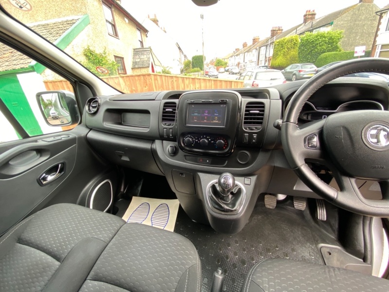 VAUXHALL VIVARO