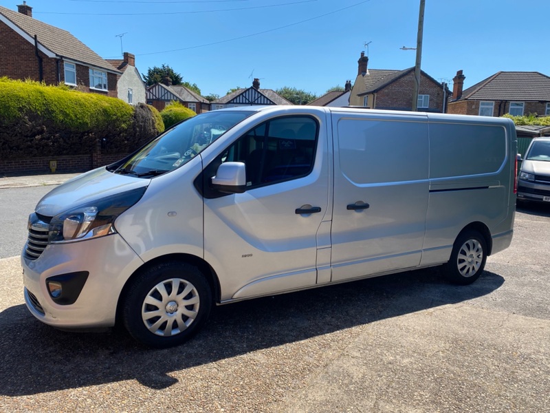 VAUXHALL VIVARO