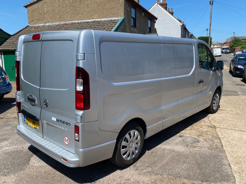 VAUXHALL VIVARO