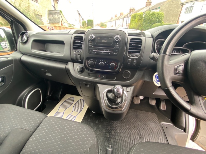 VAUXHALL VIVARO