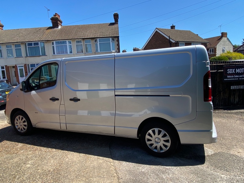 VAUXHALL VIVARO