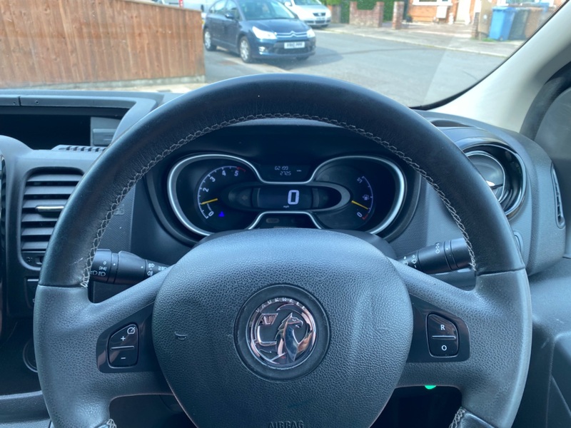 VAUXHALL VIVARO
