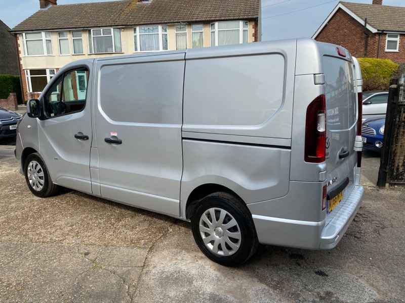 VAUXHALL VIVARO