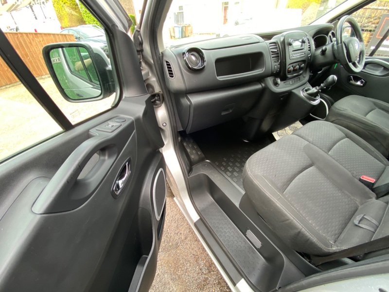 VAUXHALL VIVARO