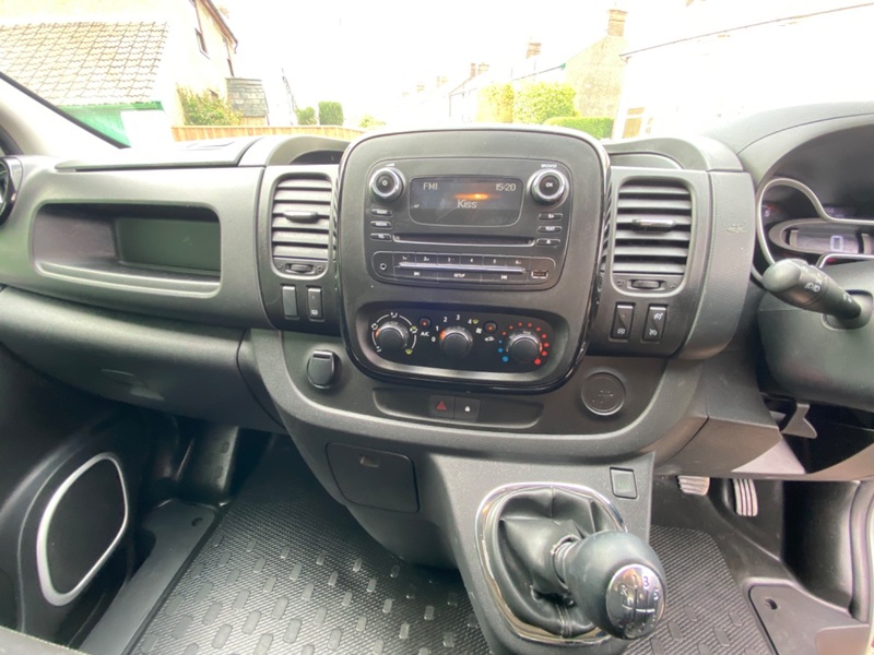 VAUXHALL VIVARO