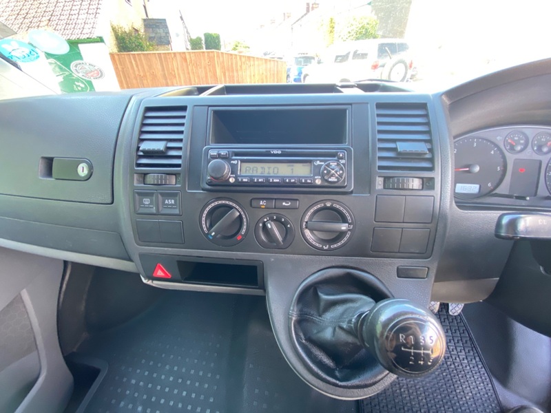 VOLKSWAGEN TRANSPORTER