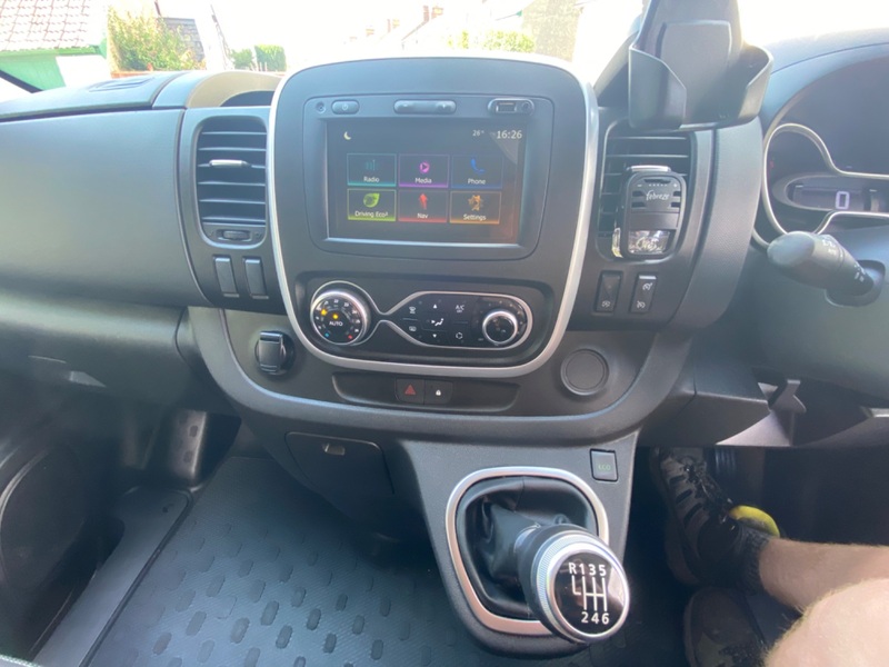 RENAULT TRAFIC