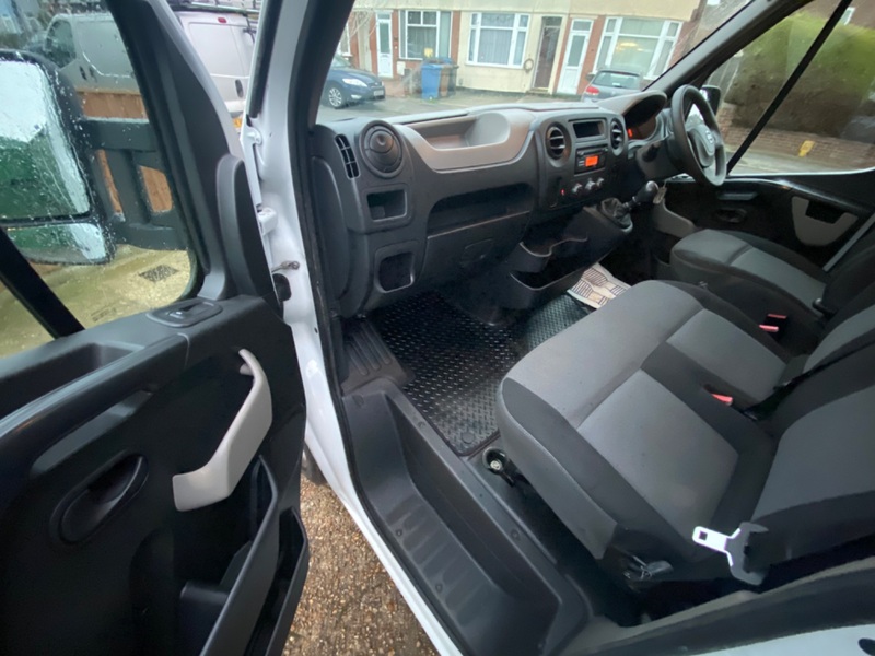 NISSAN NV400