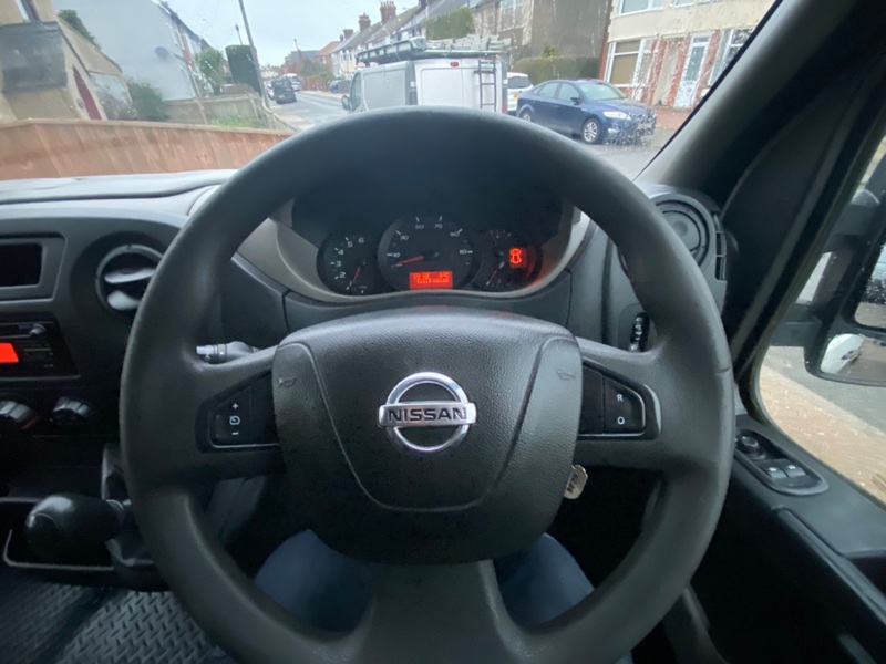 NISSAN NV400