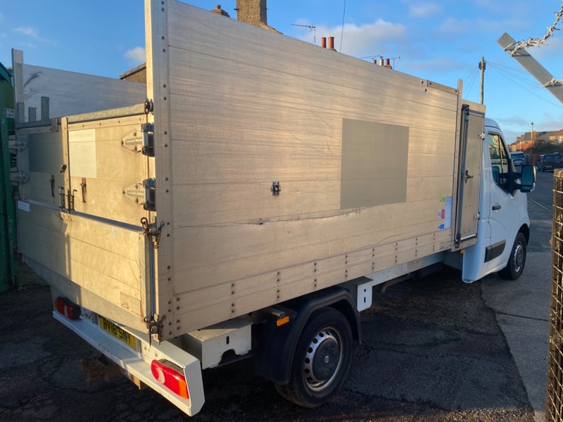 NISSAN NV400