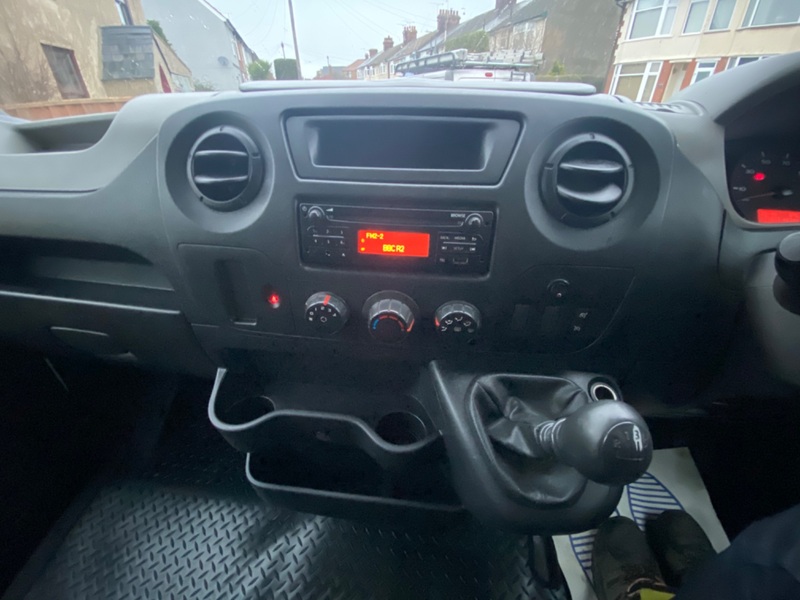 NISSAN NV400
