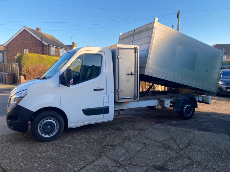 NISSAN NV400