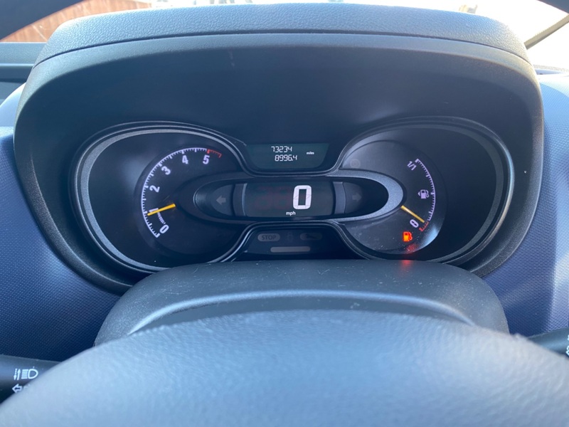 VAUXHALL VIVARO