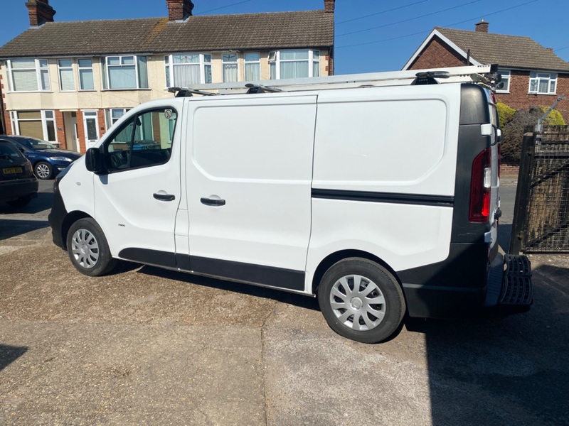 VAUXHALL VIVARO