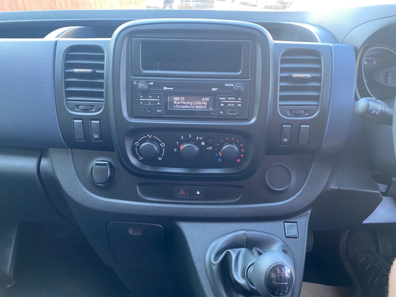 VAUXHALL VIVARO