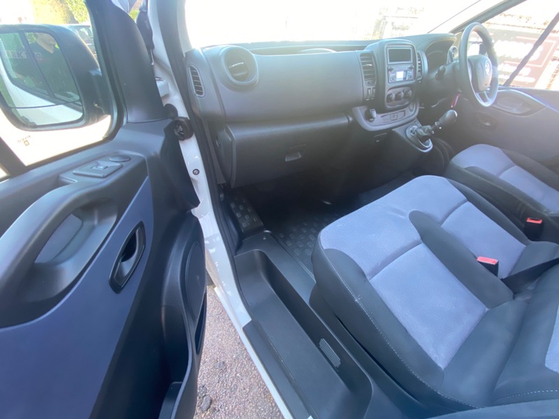VAUXHALL VIVARO