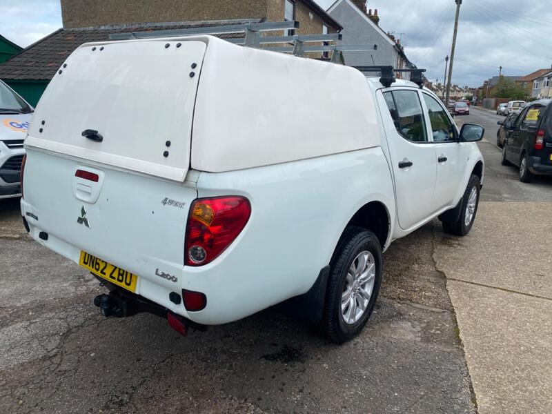 MITSUBISHI L200